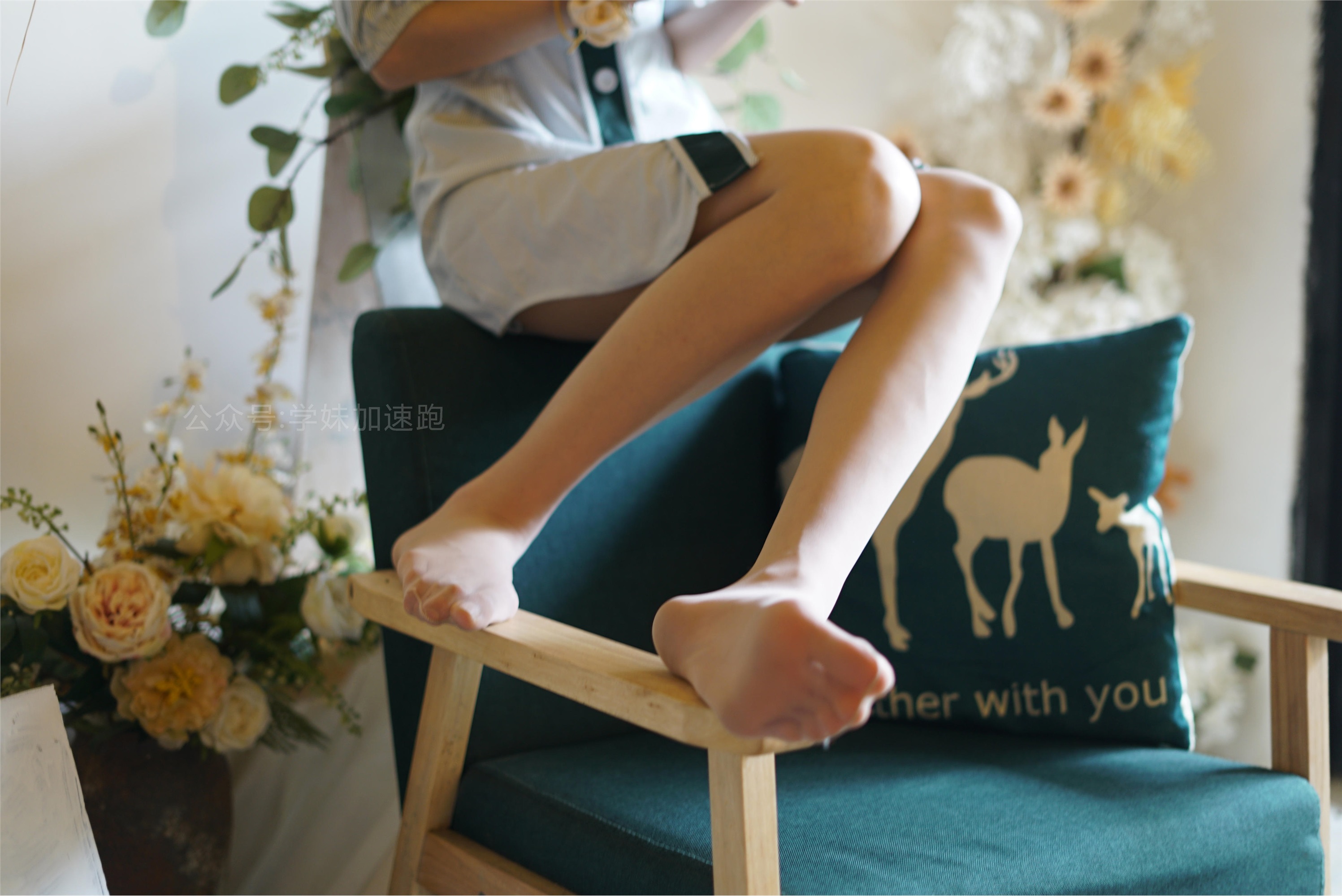 学妹加速跑 XM043《清清凉凉，丝袜走起-盘盘》